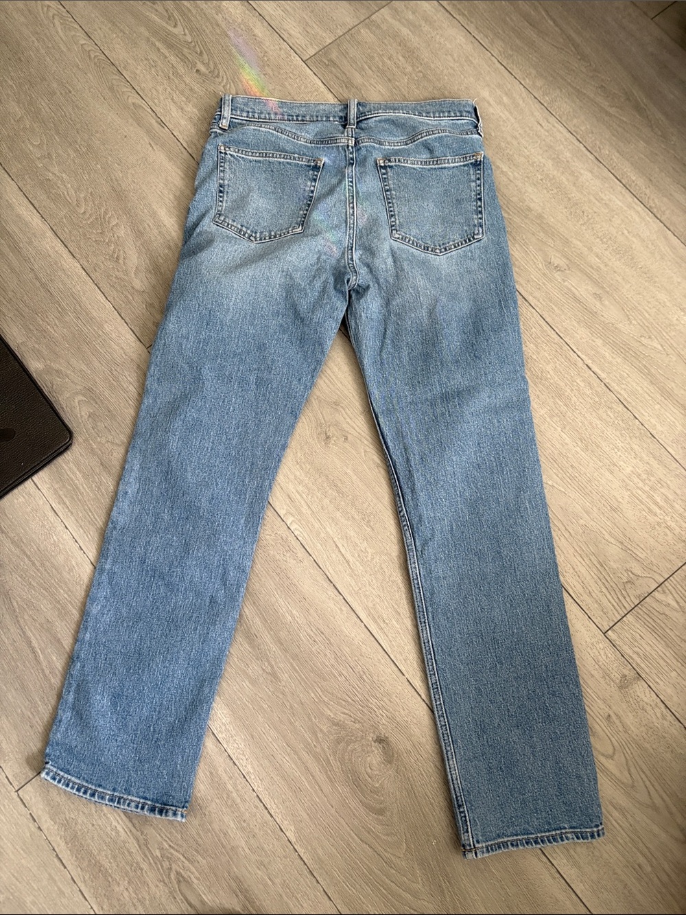 GAP Women’s Medium Wash Straight Jeans - Picture 3 of 7